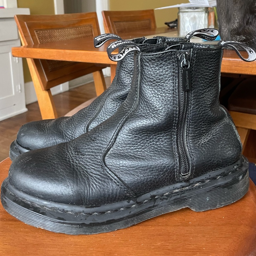 Dr martens size 7 women leather Chelsea boots